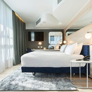 Premium Corner King Room City View